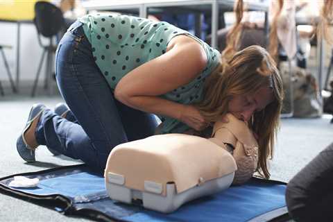 How to do CPR: First aid and CPR training