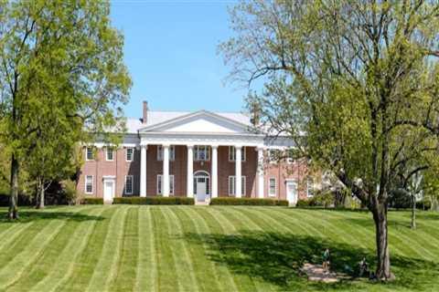 Navigating Scholarship and Financial Aid Opportunities at Education Centers in Central Kentucky